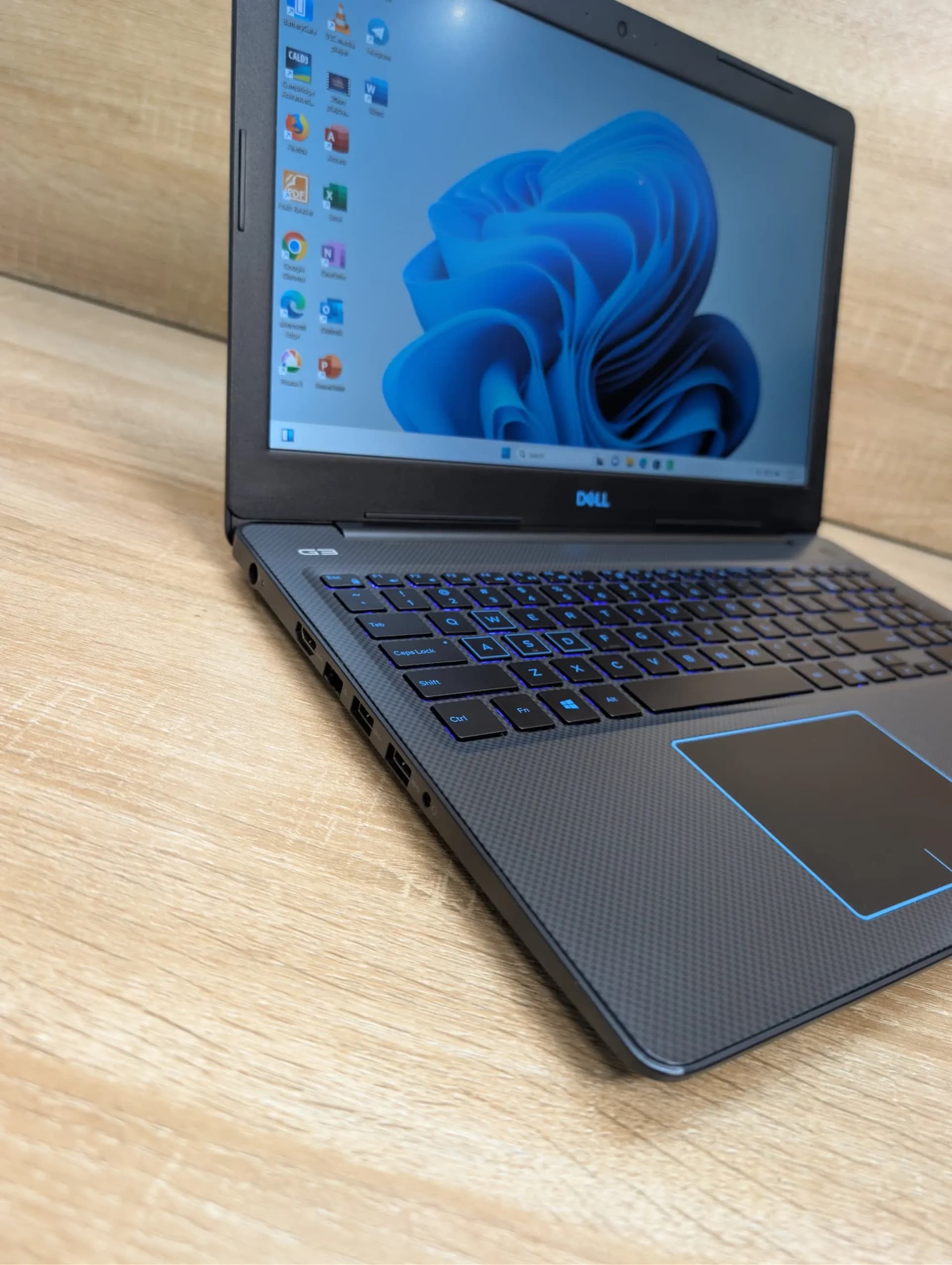 Dell G3 3579 Intel core i7 8th Gen 512GB •• 16GB 4GB NVIDIA GTX 1050Ti 💙 Blue Keyboard light 15.6 inches