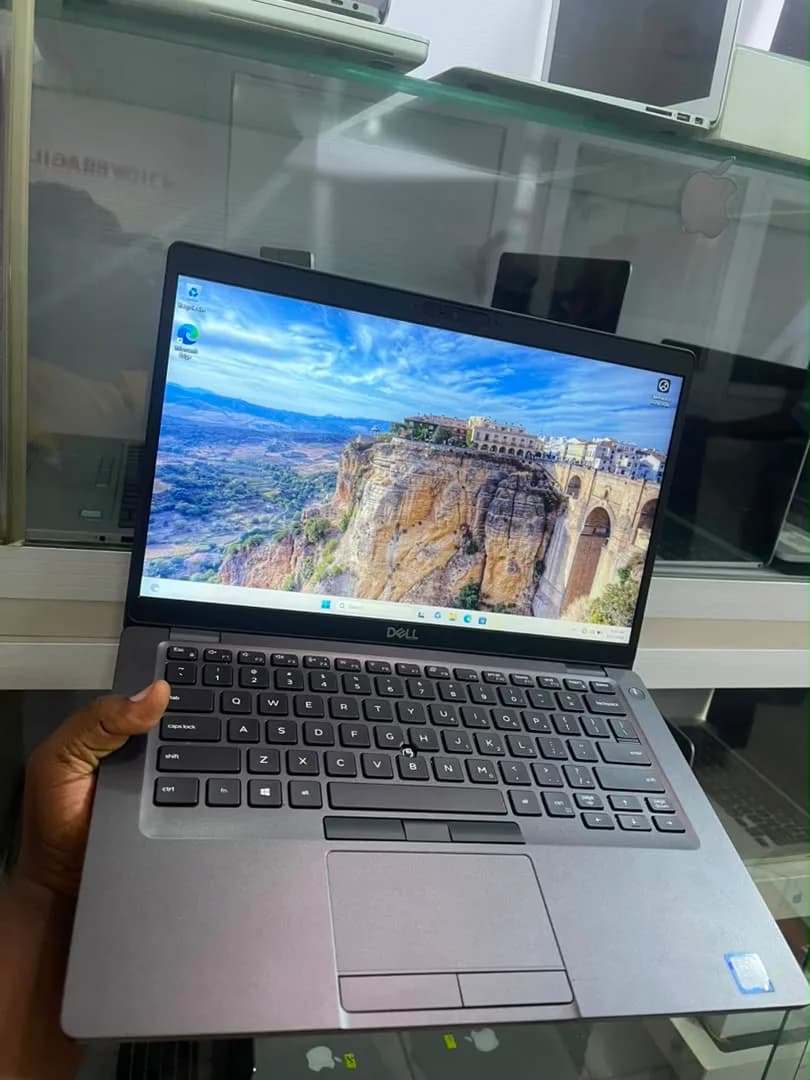Dell Latitude 5400 Core i7-8th Gen 8GB RAM 256GB SSD 13.3-inch Laptop